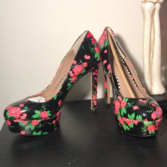 Betsey Johnson, Women's Size 7.5 Bonnee Women's Heels Black Multi - Picture 3 of 11